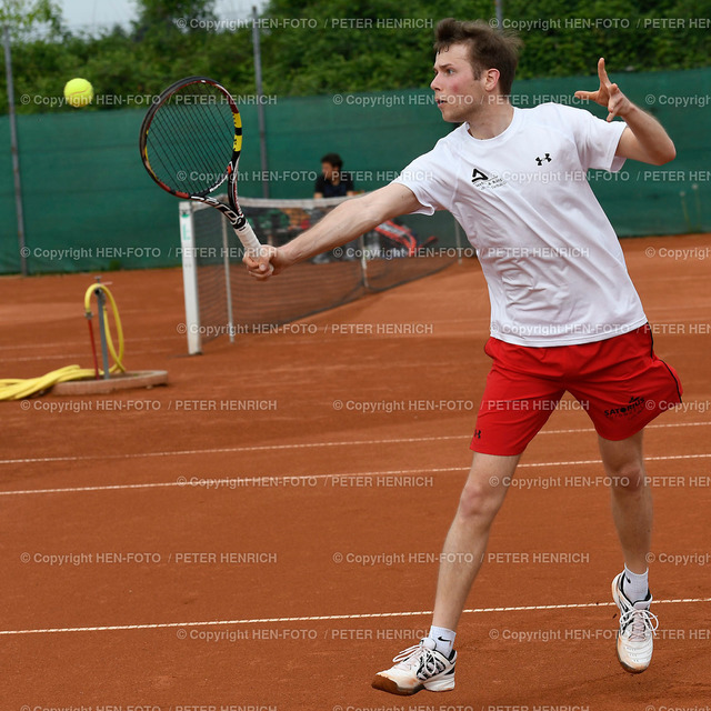 Tennis Herren (6er) - Gruppenliga SG Arheilgen - TC Seeheim (3:6) | Tennis Herren (6er) - Gruppenliga SG Arheilgen - TC Seeheim (3:6) 14.5.2017 20170514 - Yannick Döring (S) - copyright HEN-FOTO - Realizzato con Pictrs.com