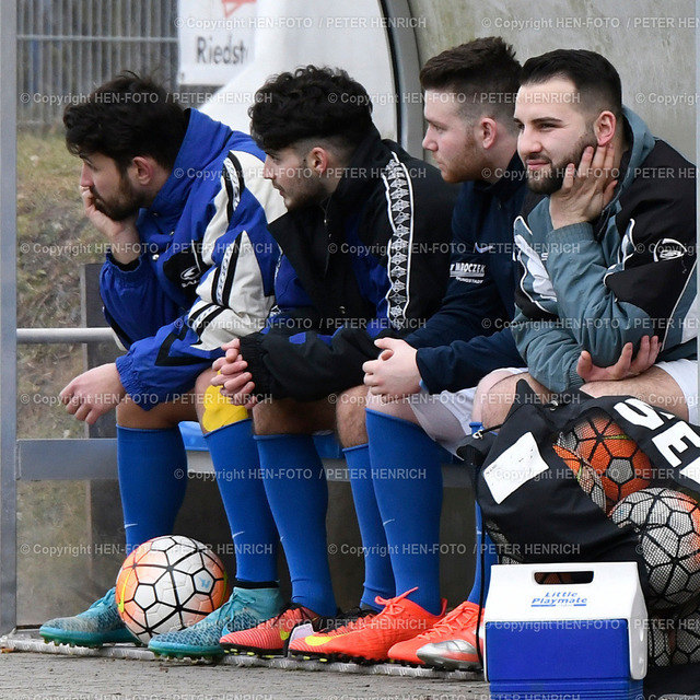 Fussball Freundschaftsspiel Germania Pfungstadt - TSG Wixhausen | Fussball Freundschaftsspiel Germania Pfungstadt - TSG Wixhausen 20170205 auf der Bank li 4 Daniel Hauer (Pf) - copyright HEN FOTO (Peter Henrich) - Realized with Pictrs.com