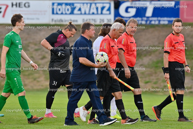 SV Feldkirchen vs. SC Landskron 26.8.2022 | Meschnark Gerhard Lukas, Hopfgartner Christoph, Ranner Richard, Referees, Einlauf, Günther "gogo" Stranig, #5 Lukas Anton Kofler, #31 Dario Pick