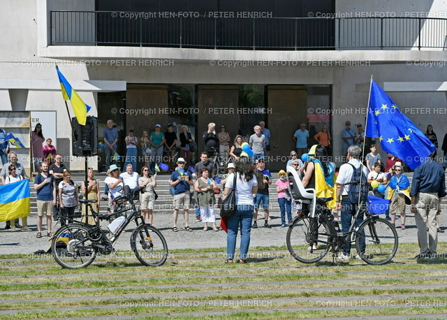 20220625-0167-impressionen-HEN-FOTO | 25.06.2022 - Darmstadt Impressionen Kundgebung auf Georg Büchner Platz vor Staatstheater gegen Angriffskrieg Russlands in Ukraine Flaggen Europa (Foto Peter Henrich) - Realizzato con Pictrs.com