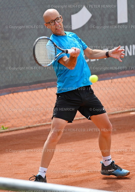 20220521-4026-tennis-sga-wi-HEN-FOTO | 21.05.2022 Tennis Herren 50 Regionalliga Süd-West 2022 SG Arheilgen - BW Wiesbaden (8:1) Daniel Döring (SGA) - Realizzato con Pictrs.com