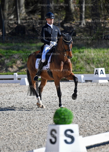 18.04.2022 Kranichstein Spring-Tour III Dressurturnier | 18.04.2022 Reiten Darmstadt-Kranichstein Spring-Tour III Prüfung 01 Dressurprüfung Klasse S*** 0116 Hendrik Lochthowe auf Bricco Barone vom RFV Griedel copyright HEN-FOTO Peter Henrich - Realized with Pictrs.com