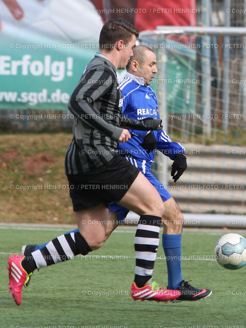 Fussball KOL Germania Pfungstadt - SV Traisa | Fussball KOL Germania Pfungstadt - SV Traisa 20150315 Zweikampf li 5 Felix Waloschek (Tr) re 16 Miodrag Vucenovic (Pf) - copyright hen-foto - Realizzato con Pictrs.com